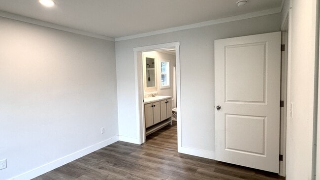 Photo - 209 King St