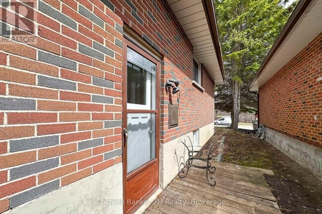 Photo - 297 Admiral Rd