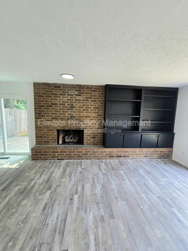 Photo - 524 Westwood Ct