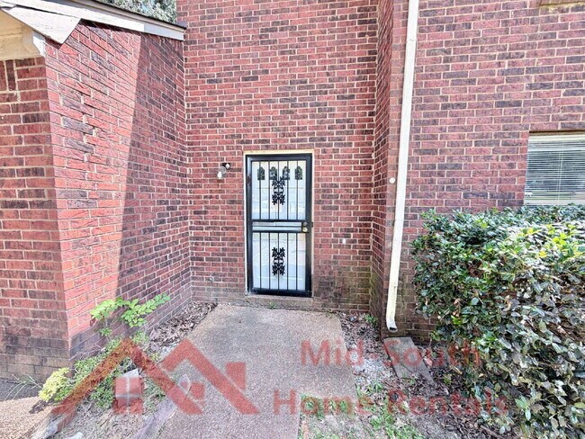 Photo - 6007 Hickory Cove