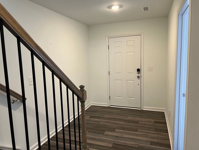 Photo - 815 Basswood Gln Trl