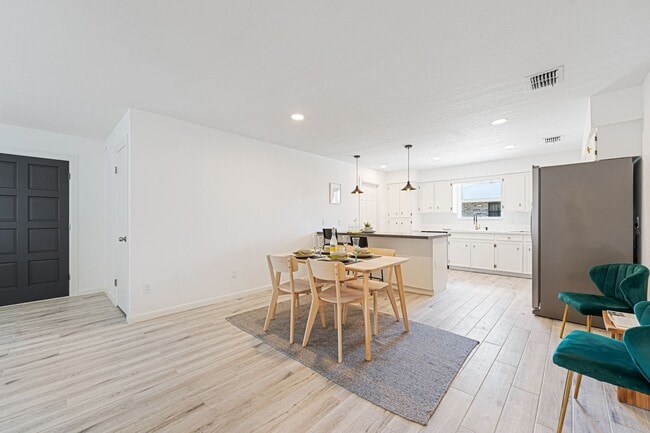 1593-1595 W. Gastel Circle - 1593-1595 W. Gastel Circle Apartment Unit 1593