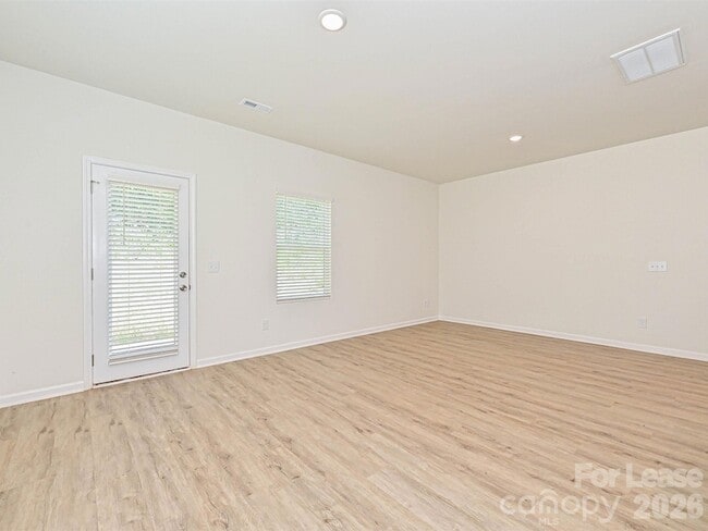 Photo - 1725 E Cloaninger Ave