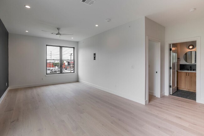 309 W Daggett Ave Unit 207