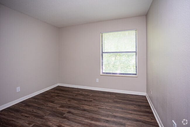 2BR, 2BA - 985SF - B1 - Second Bedroom
