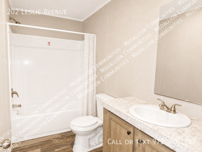 Photo - 202 Leslie Ave