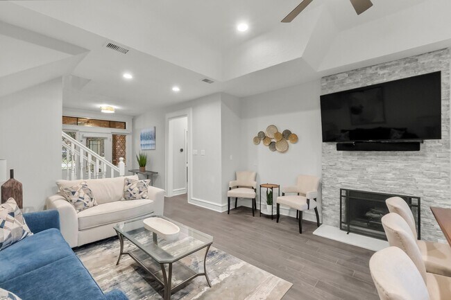 122 E Placid Hill Cir