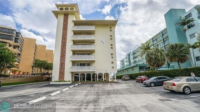Photo - 1161 Hillsboro Mile Unit 305