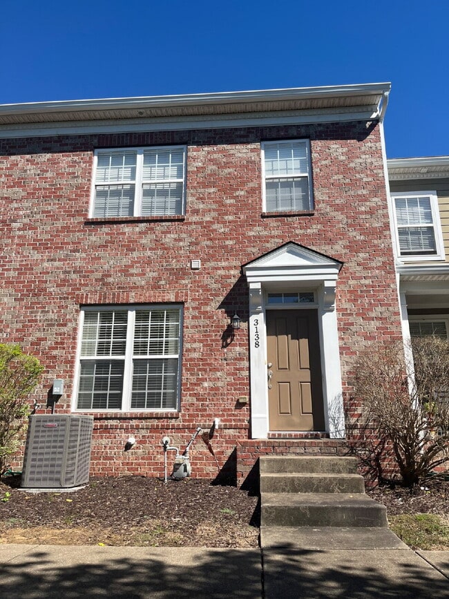 Building Photo - "Charming 2-Bed Townhouse Retreat with 2.5...