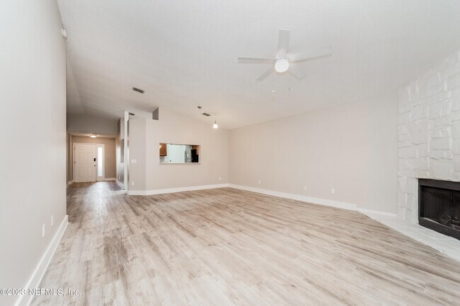 Photo - 190 Las Palmas Ln