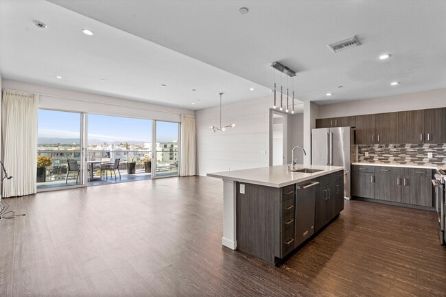 Building Photo - 4140 Glencoe Ave Unit 602