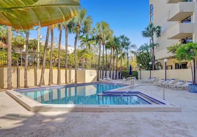 Photo - 2715 Tigertail Ave Unidad 204