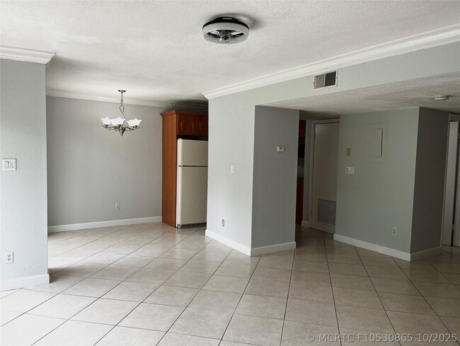8149 Lagos De Campo Blvd