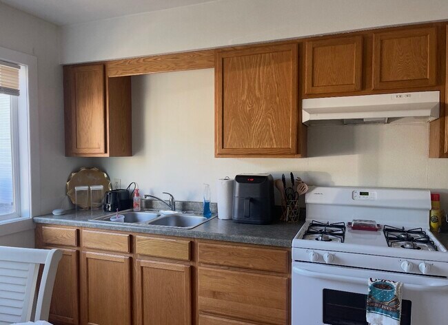 Photo - 912 Badger St Unidad 2 Bed 1 Bath Near UWL for Rent