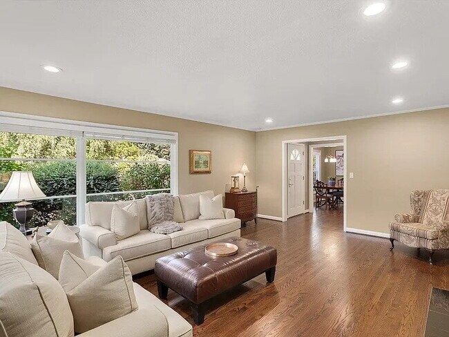 Photo - This stunning ranch is sure to please & the gorgeous Unidad 5220 SW Richenberg Ct, Portland, OR 97239