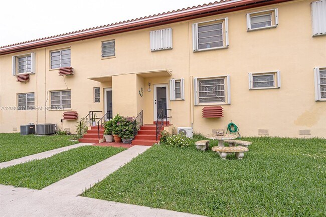 Photo - 637 SW 11th St Unit 6W