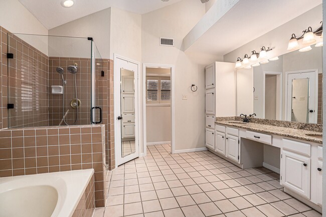 Photo - 602 Crestwood Dr