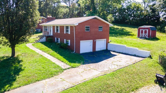 Photo - 6633 Wachese Ln