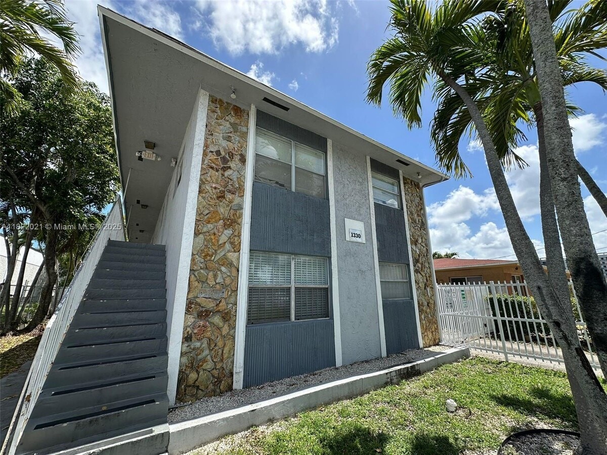 Photo - 1330 NE 127th St Apartment Unit 8
