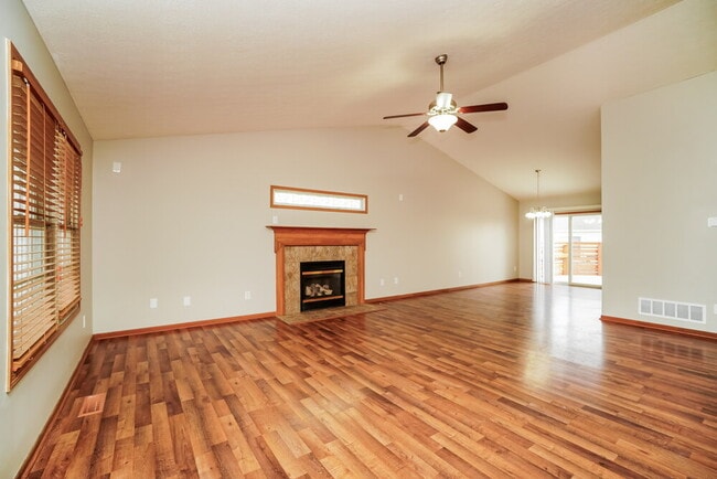 Photo - 370 Millett Dr