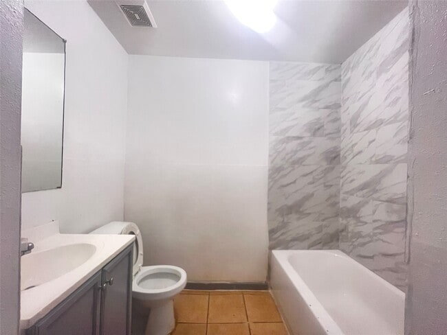 Photo - 5602 Hirsch Rd