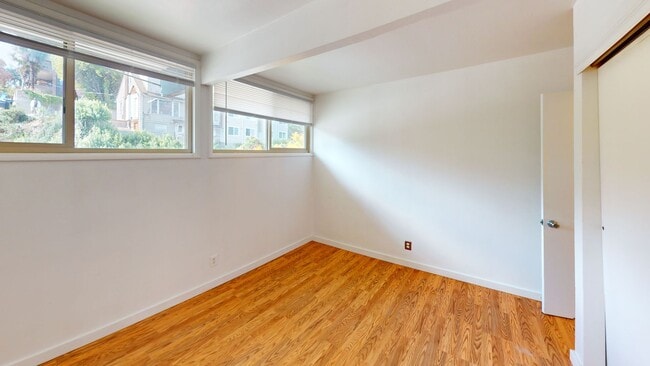 4708 22nd Ave NE Unit 11