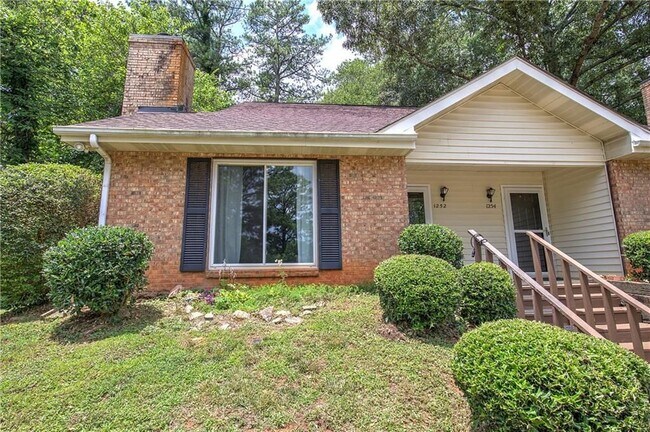 Building Photo - 1252 Minhinette Dr