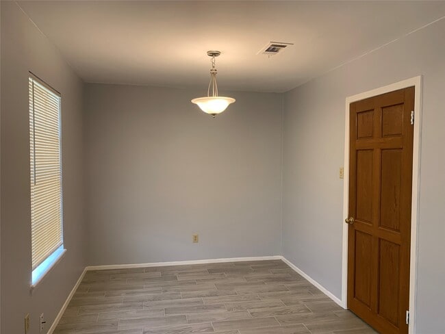 Photo - 11602 Roos Rd