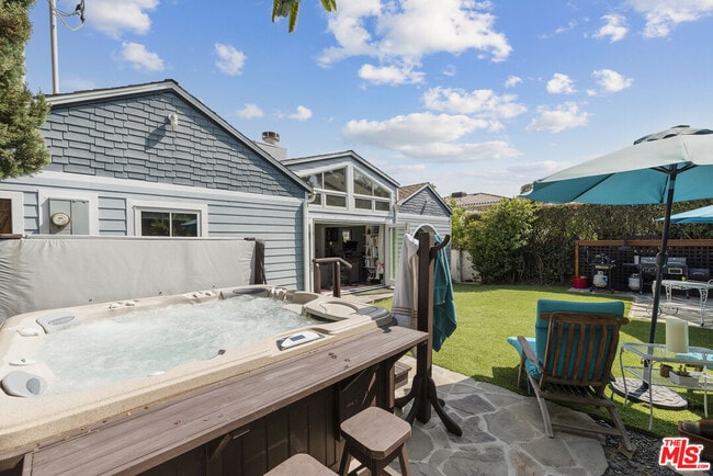 Photo - 10521 Cushdon Ave