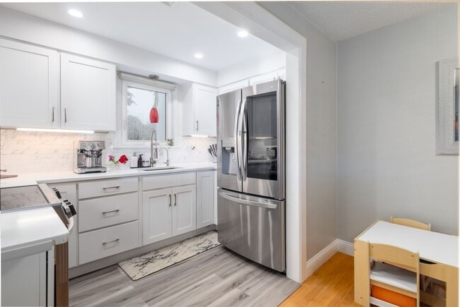 Photo - 410 Farmington Ave