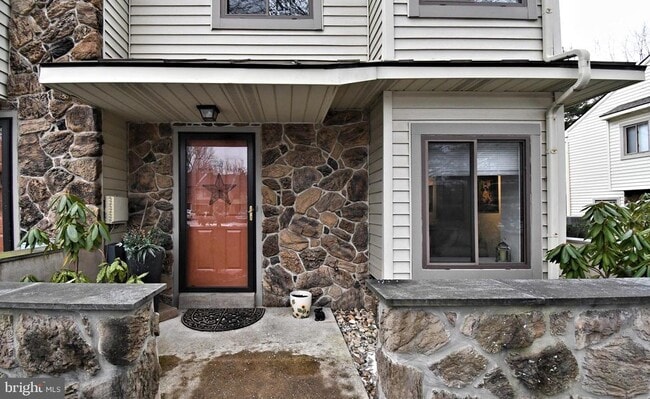 Photo - 28 Flintlock Ln