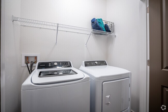 2BR, 2BA - 1,112SF