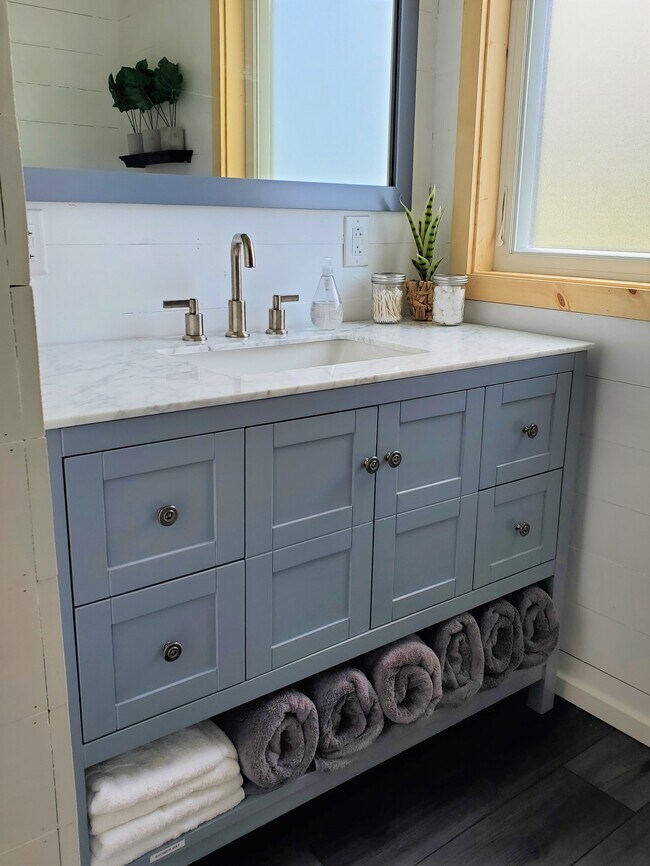 Photo - Forest Lake Unit White