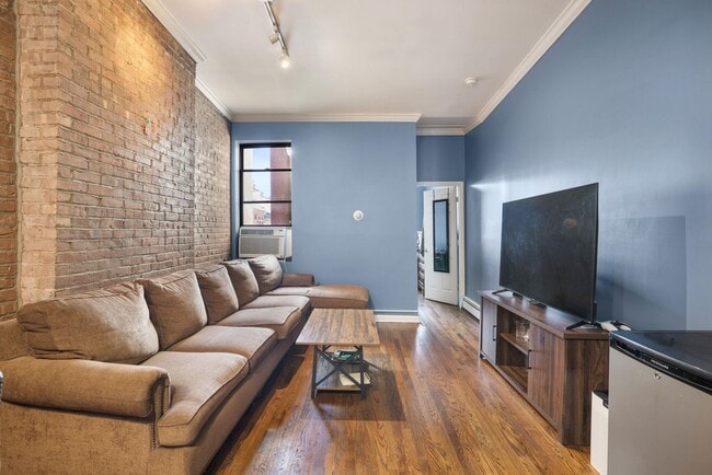 Building Photo - 263 1st St Unit 5L