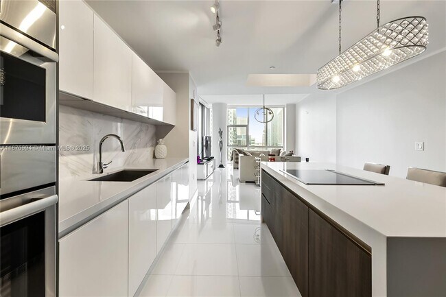 Photo - 851 NE 1st Ave Unidad 1611