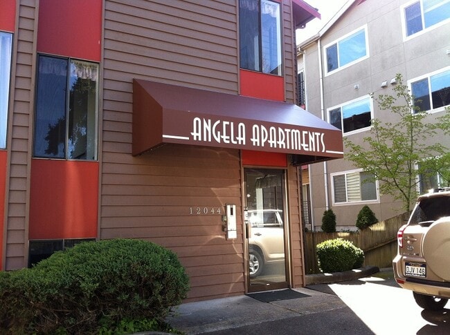 Angela Front Entry - 12044 15th Ave NE Unit 102