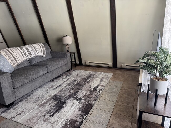 579 Martha Ave Unidad Apartment