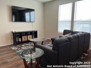 Photo - 724 Sweetgrass