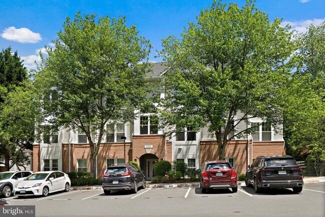 Building Photo - 1519 North Point Dr Unit 202