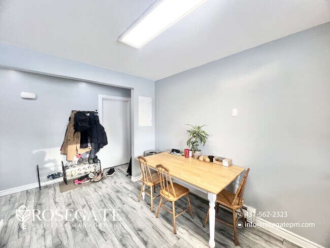 Photo - Spacious 3-Bedroom Apartment with Parking in Waterloo Unité 3