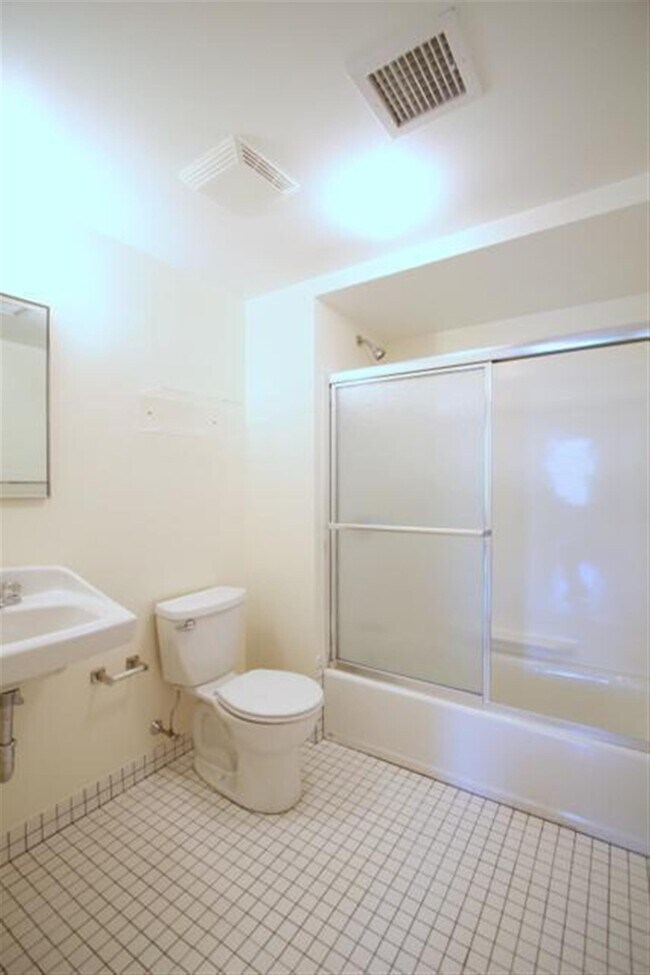 Photo - 881 Massachusetts Ave Unidad 23