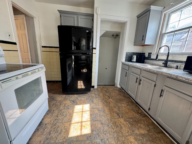 Photo - 5284 Devonshire Rd