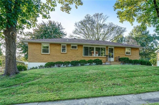 Building Photo - Coming Soon - Charming 3-Bedroom Home with Fenced Yard & Spacious Deck in Kansas City