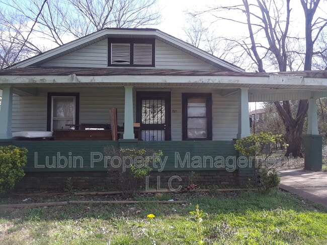 Building Photo - 2527 Calvert Ave