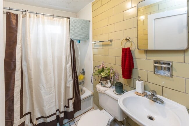 Photo - 547 W Main St Unit 545 W Main St