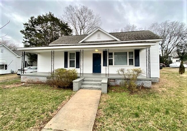 Building Photo - 1/2 MO/OFF SPECIAL - 3 bed/2 bath Fenced yard