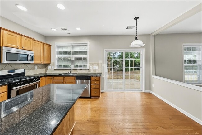 818 Poplar Ter
