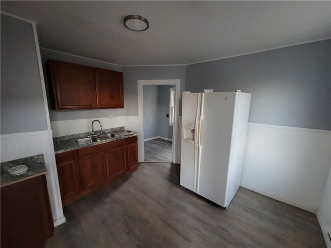 Building Photo - 218 South Ave Rental