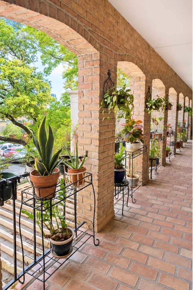 Building Photo - 4633 Wild Indigo St Unit 555