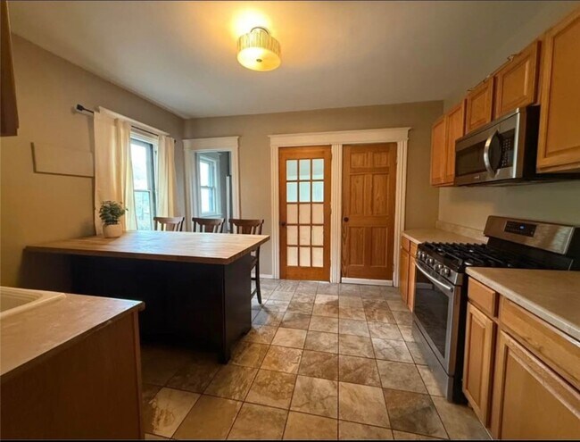 Photo - 948 Monroe Ave